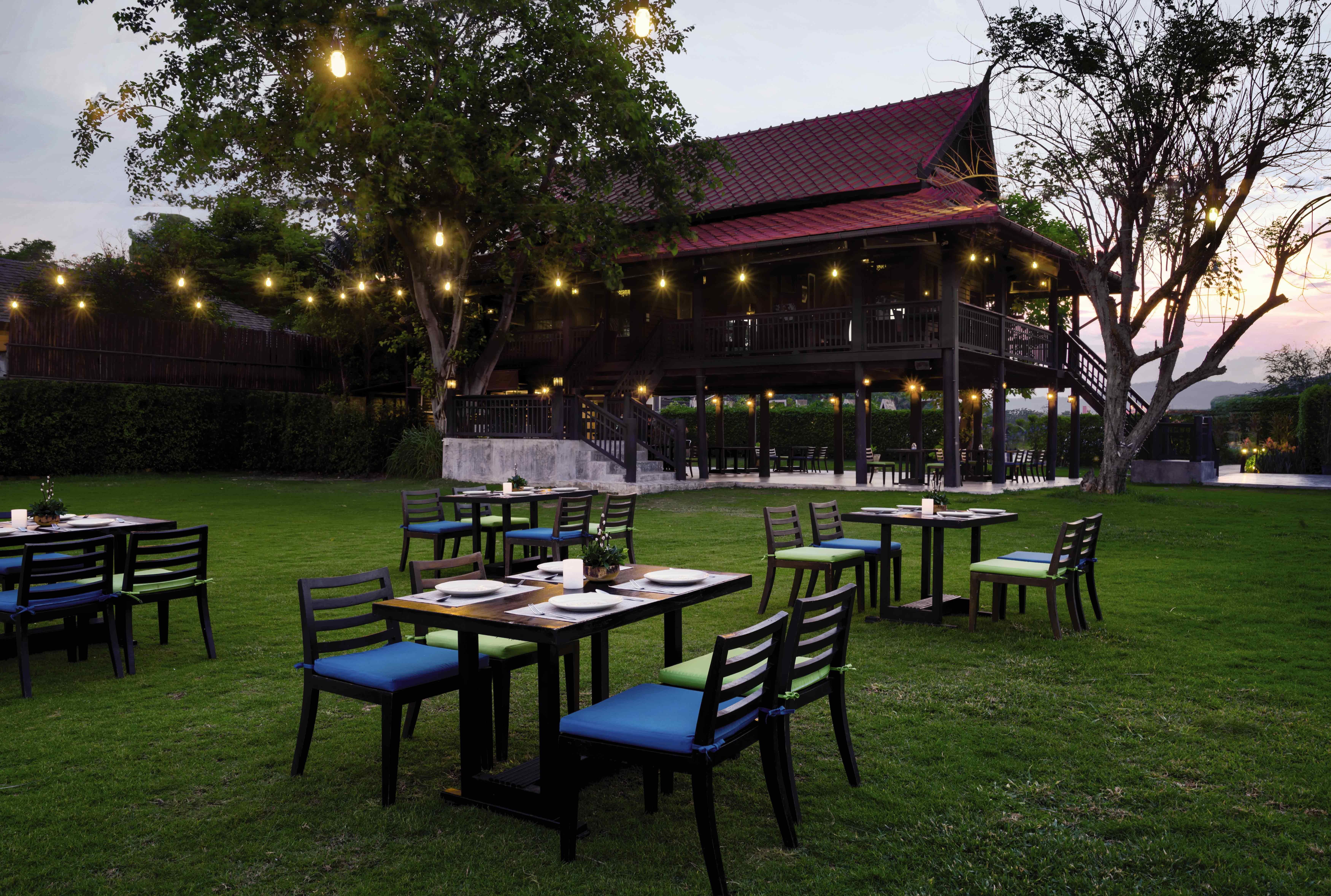 Moevenpick Asara Resort & Spa HHQ Exterior foto