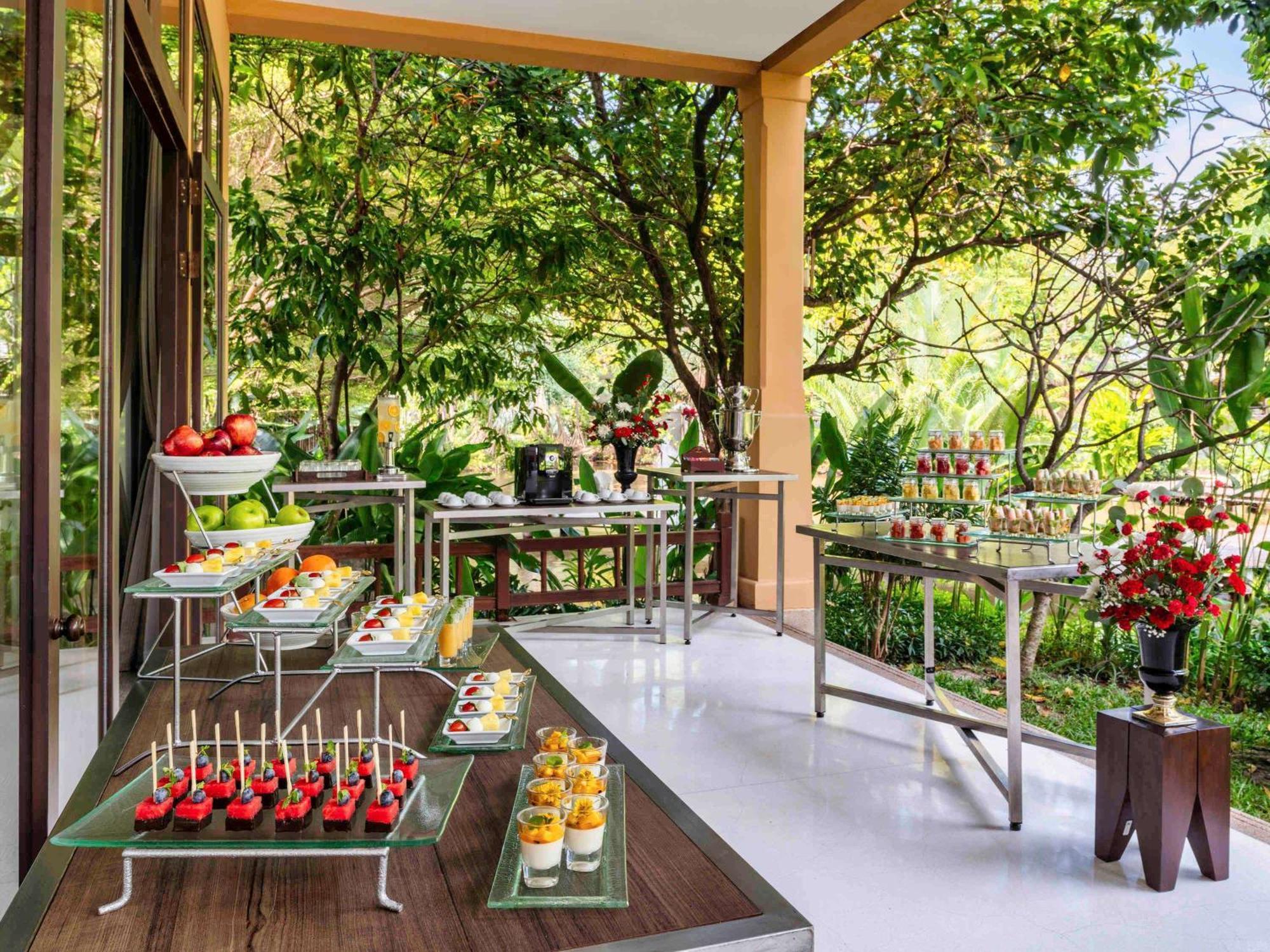 Moevenpick Asara Resort & Spa HHQ Exterior foto